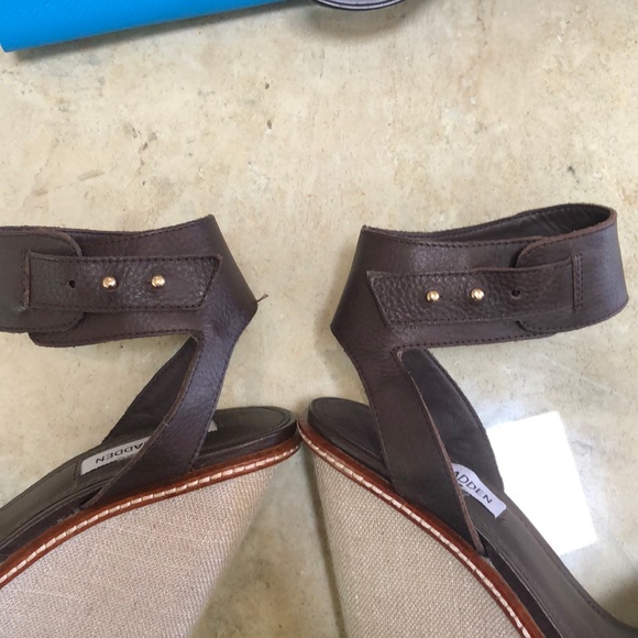 Steve Madden wedges w/ linen sac fabric wedge. - Picture 5 of 6